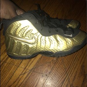 Black and gold Nike Foamposites 2 1/2
